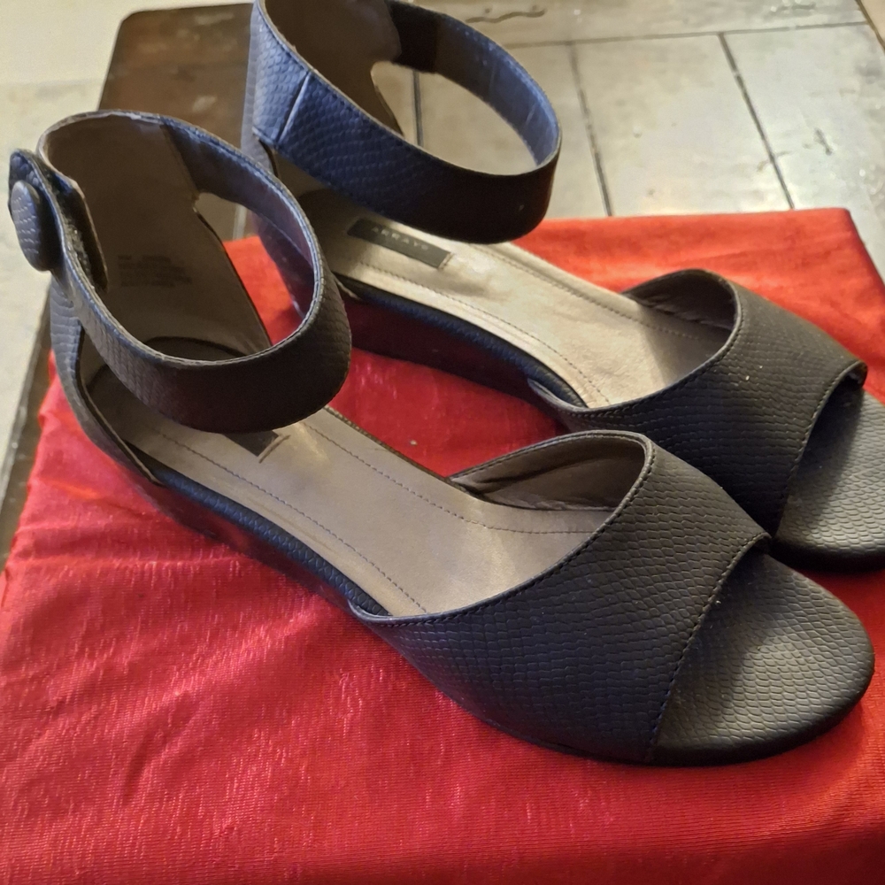 Array Black Minimalist Sandals